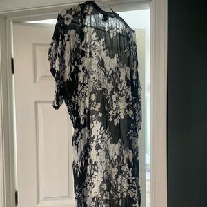 Sonoma Black, Yellow, and White Floral Short Sleeve Kimono